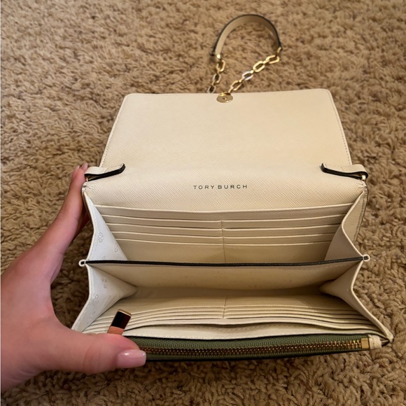 Tory Burch | Emerson Chain Wallet Crossbody - Picture 5 of 6